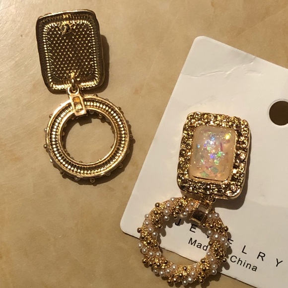 Classy Vintage Style Earrings - Picture 5 of 6